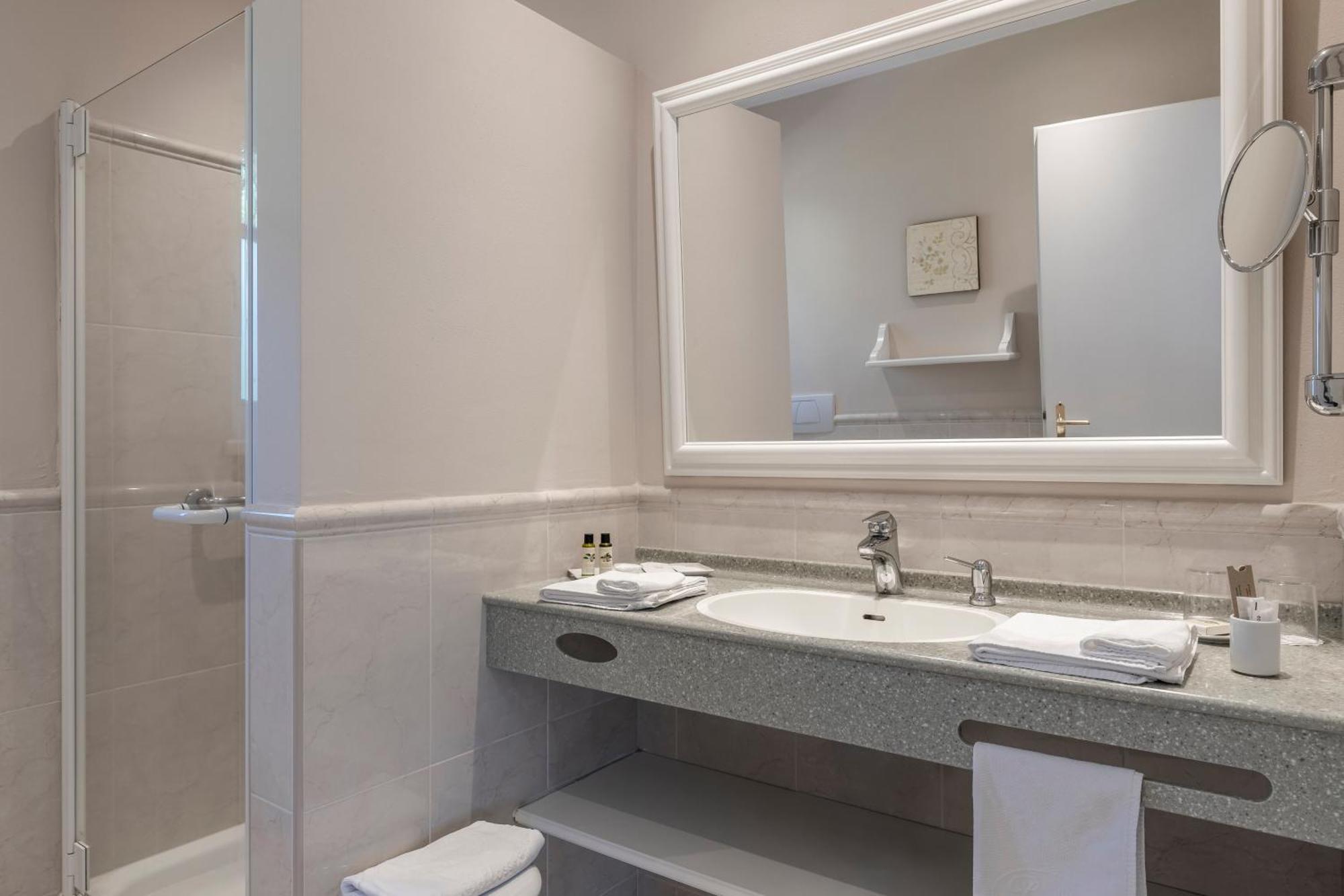 Hotel Pienzenau Am Schlosspark Μεράνο Δωμάτιο φωτογραφία