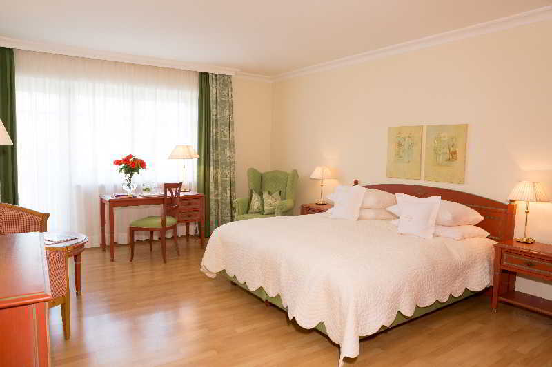 Hotel Pienzenau Am Schlosspark Μεράνο Εξωτερικό φωτογραφία